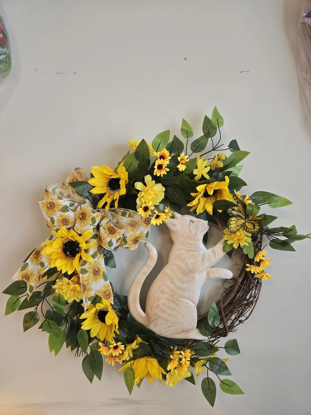 Sunflower Wreath with Cream Cat Accent